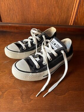 Converse Classic Sneakers, unisex, size 4  men/ size 6 women